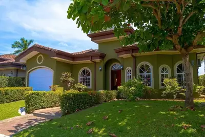 Image de This villa is a 3 bedroom(s), 3 bathrooms, located in Bejuco, Puntarenas Province.