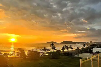 Image de Ocean Views l Steps to Beach l Roof Top Balcony