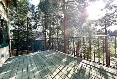 Image de Cheerful 3-Bedroom Cabin with indoor fireplace