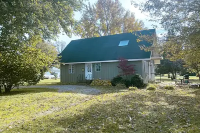 Image de Quaint Cottage So Close to Lake Erie