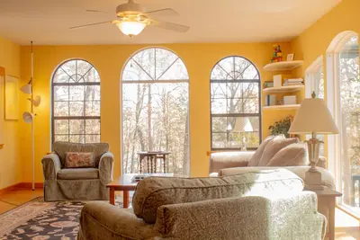 Image de Sills Cove Lodge on Greers Ferry Lake! ! Plenty of parking, boat launch and view!