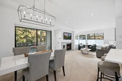 Image de New Lux Bellevue 2bd 2ba Condo - Free Parking