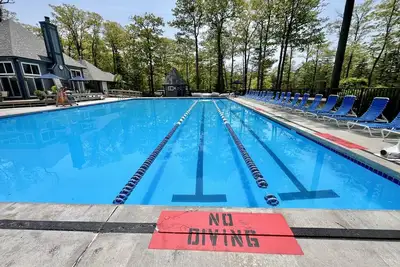Image de ☀️ Summer Escape w/ Scenic Views, Pool Access & Pet-Friendly Comfort 🏞️🐾🏊‍♀️