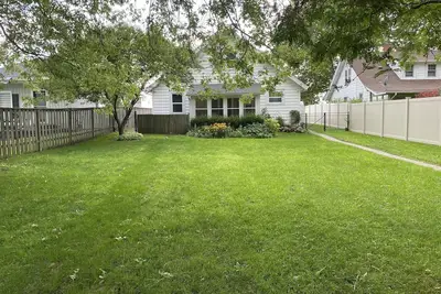 Image de Casa Azul - Cozy Lakefront Cottage near Point Pelee