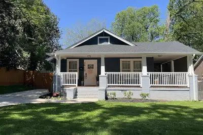 Image de Mins to Bank of America Stadium & the Convention Center and restaurants near by!