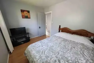 Image de Entire House 3 bedroom Walking to West Ed Mall