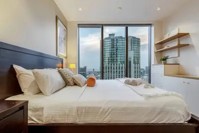 Image de Spectacular Panoramic City Views in Sky High Luxe