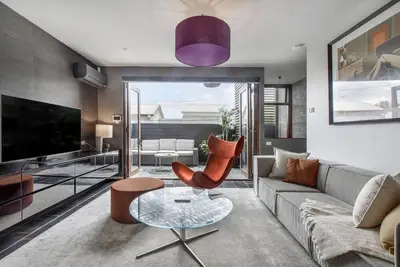 Image de The Ebony Explore Hip City living in a Luxe Oasis