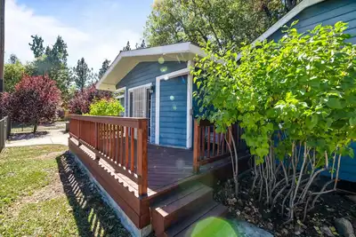 Image de Barton Bungalow - Apple Tv, Pac Man, Fireplace, Barbecue, Close to Hiking Trails