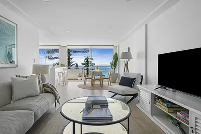 Image de Renovated Beachfront with Stunning Views of Beach & Promenade