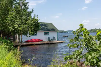 Image de Classic Muskoka cottage w/amazing Lake views, boathouse - 10mins to Huntsville!