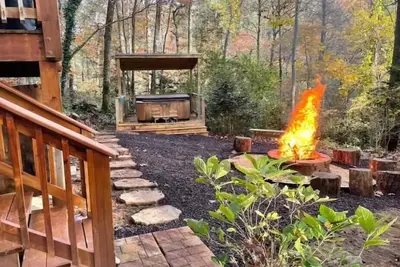 Image de Cozy Cabin - Hot Tub! 1 Mile From Downtown Helen
