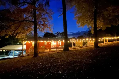 Image de Downtown Cotter Retreat -- Great Outdoor Space! ! 200 feet of String Lights!