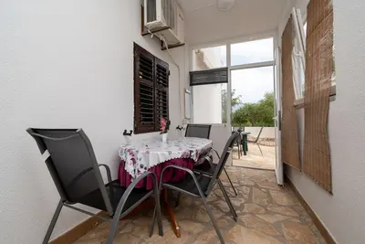 Image de Appartement de deux chambres avec la terrasse et la vue sur le mer Sveti Marko, Pag (A-21654-c)