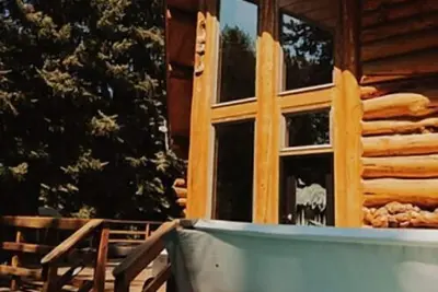 Image de Experience extraordinary peace, privacy, & luxury. Modern log cabin, georgeous!