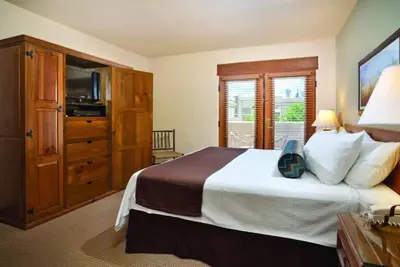 Image de Ideal mtn location. Cozy, clean & quiet. Short walk into town & close to skiing