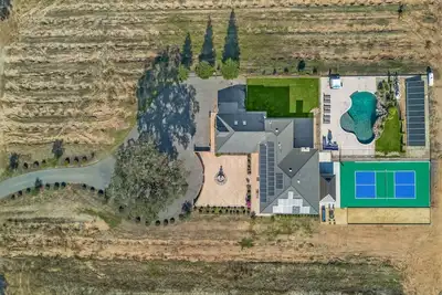 Image de Luxury 4 Acre Estate - Pickleball, Pool, Game Room