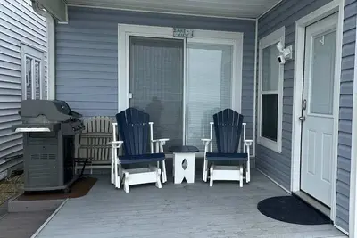 Image de Lake Erie 2br Lakefront | Sunroom & Beach Access