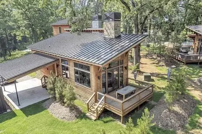 Image de Evergreen Cove Cabin on Grand Lake Monkey Island, 2mi to Shangri-La, w/ hot tub