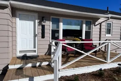 Image de Newly remodeled home in a safe/quiet neighborhood located near fairgrounds. \n