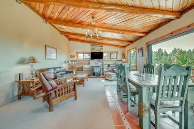 Image de Cloudcroft Cabin w/ View ~ 4 Mi to Ski Cloudcroft!