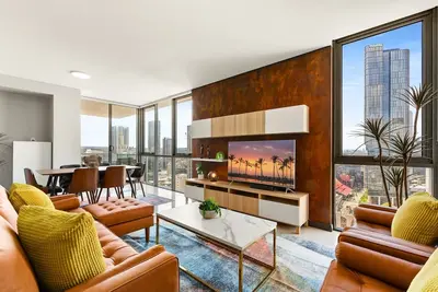 Image de Central 2-Bed with Parking & Stunning Views