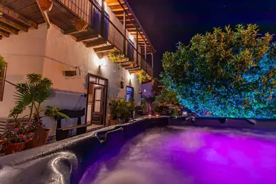 Image de This retreat is the perfect location to explore the beautiful island of Cyprus!