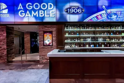 Image de Historic Downtown Vegas Gem! Onsite Bar, Free Parking, Short Drive to The Strip