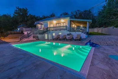 Image de Adorable villa avec piscine et terrasse
