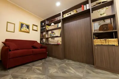 Image de Just steps from the historic center of Naples immerse yourself in this unique home