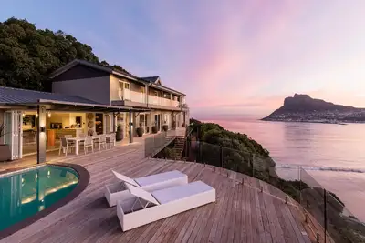 Image de Leopard Rock  arguably the most exclusive and prominent position in Hout Bay.