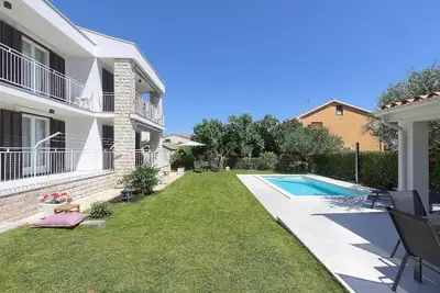 Image de Maison de vacances pour 7 personnes  + 1 enfant env. 220 qmà Pula, Istrie (Istrische Riviera)