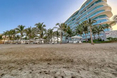 Image de Amazing Apt -Beach Access - Ocean Front - Pool