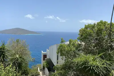 Image de St Thomas Ocean View hide away!