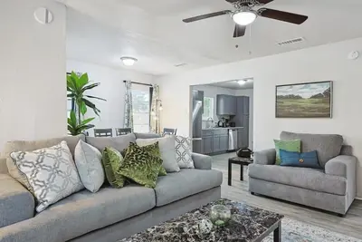 Image de Rural Serenity x Cozy Comfort - 3-Bd, 1-Ba w Yard