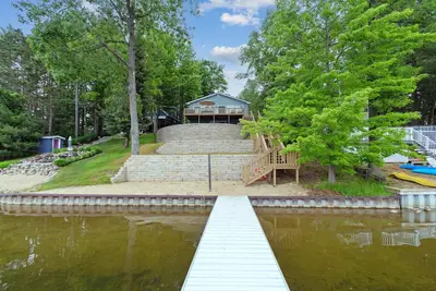 Image de Amazing lake views for the perfect family getaway at the Lake Thirteen Retreat!