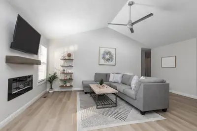 Image de Elevate - Fresh Remodel & Large Backyard