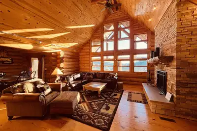 Image de Buena Vista | Spacious Home with Wooded Views & Game Room