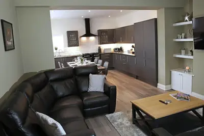 Image de 4 Bedroom Duplex Apartment over 2 floors sleeps 8,