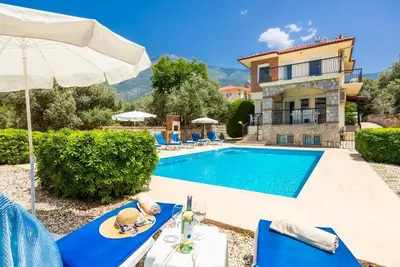 Image de Golden Trio Villa - Quatre Chambres Villa, Couchages 8