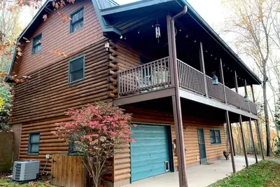 Image de Cozy Mtn Log Cabin, wonderful views, 5 mins from Hayesville town sq, sleeps 8.