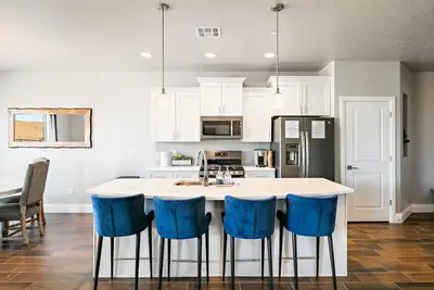 Image de Luxury Zion Village Home - Heated Pool - 14 Guests