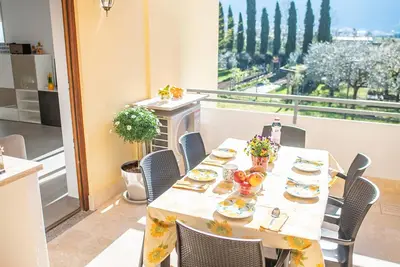Image de Arcolovers, apartment with terrace and parking