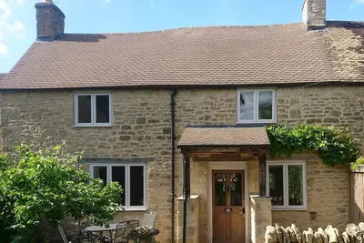 Pass the Keys | The Pippins a Cotswold cottage and garden parking