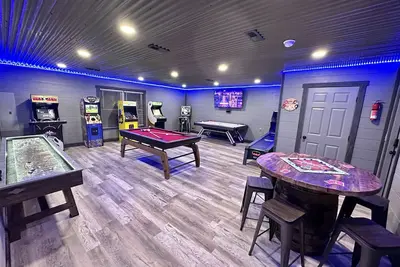 Image de ❤️ New“Crazy Amazing LakeCabin”KingBeds-Lake-Sleeps17-Message Host for Specials ❤️