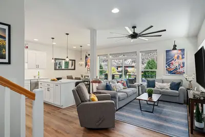 Image de Beautifully Updated Crescent Bar Condo Free Golf