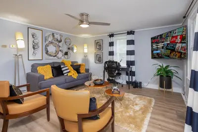 Image de 5 mins fr Downtown Mebane + Parking