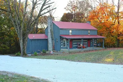 Image de Rustic Retreat, a pre Civil War log cabin.
