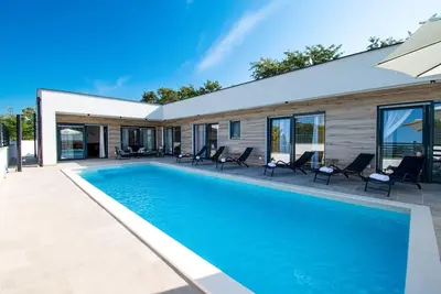 Image de Modern villa with pool and garden near Pula