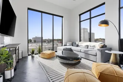 Image de Downtown! All New, Modern, Family-Sized, Incredible Views + Game Room & Theater.
